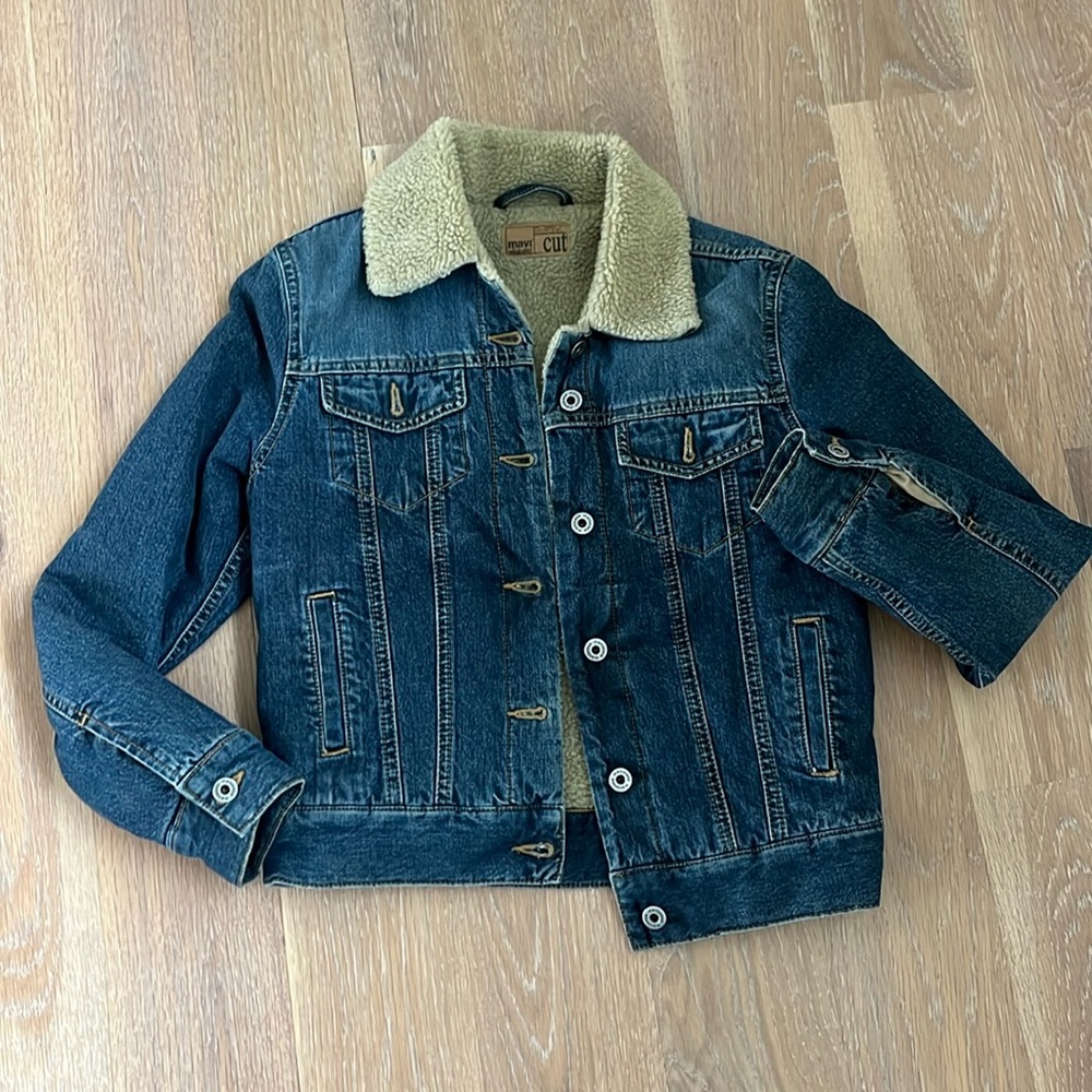 Mavi Jean jacket. Kitty. XS. Darker wash. Tan Sherpa interior.